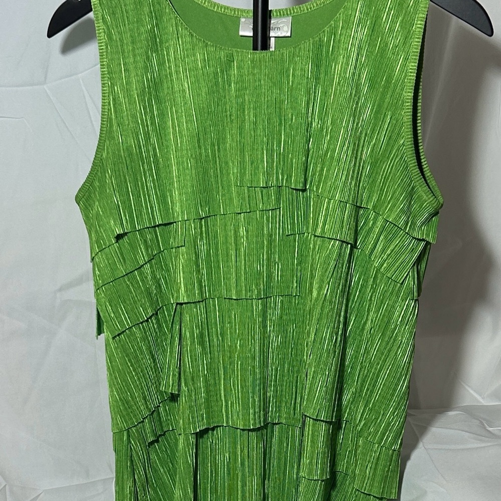 Dressbarn women’s Green Sleeveless Layered Top size Large